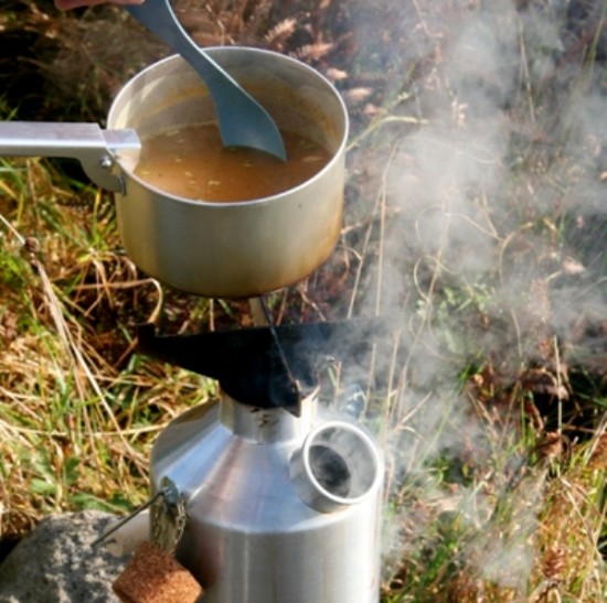 Cooking Soup on Pot-Support while Kettle boils