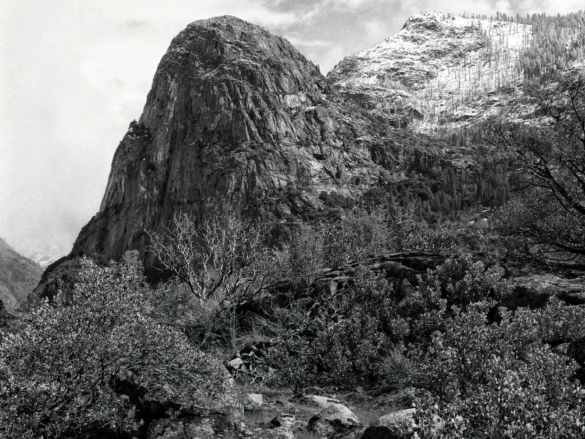 A long exhausting hike to view Kolana Rock in Hetch Hetchy (California)