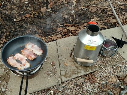 Last winter hike of 2018 with breakfast and some tea.