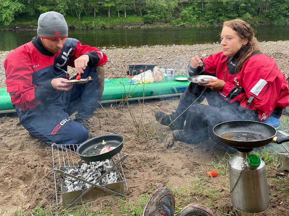 SUP Lass Paddle Adventures. With the aim of introducing paddlers and sup providers to leave no trace cooking and camping experiences.  Hexham - the River Tyne, U.K.