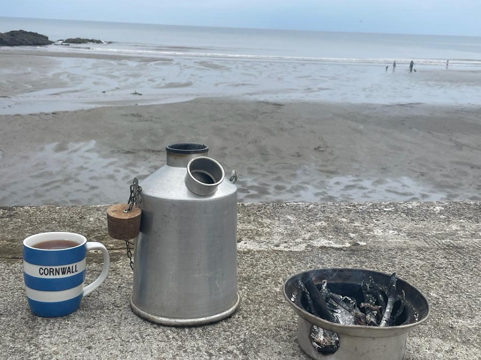 We take our aluminium Scout everywhere with us and we are always on the look out for a good spot for an afternoon brew. My last mug broke so the blue and white one in this picture is the replacement and this was its first Kelly brew whilst watching the sea in the stunning little hamlet.